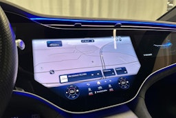 valkoinen Mercedes-Benz EQS 2022 kuva 13.