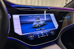 valkoinen Mercedes-Benz EQS 2022 kuva 21.