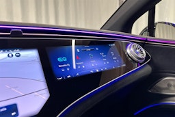 valkoinen Mercedes-Benz EQS 2022 kuva 22.