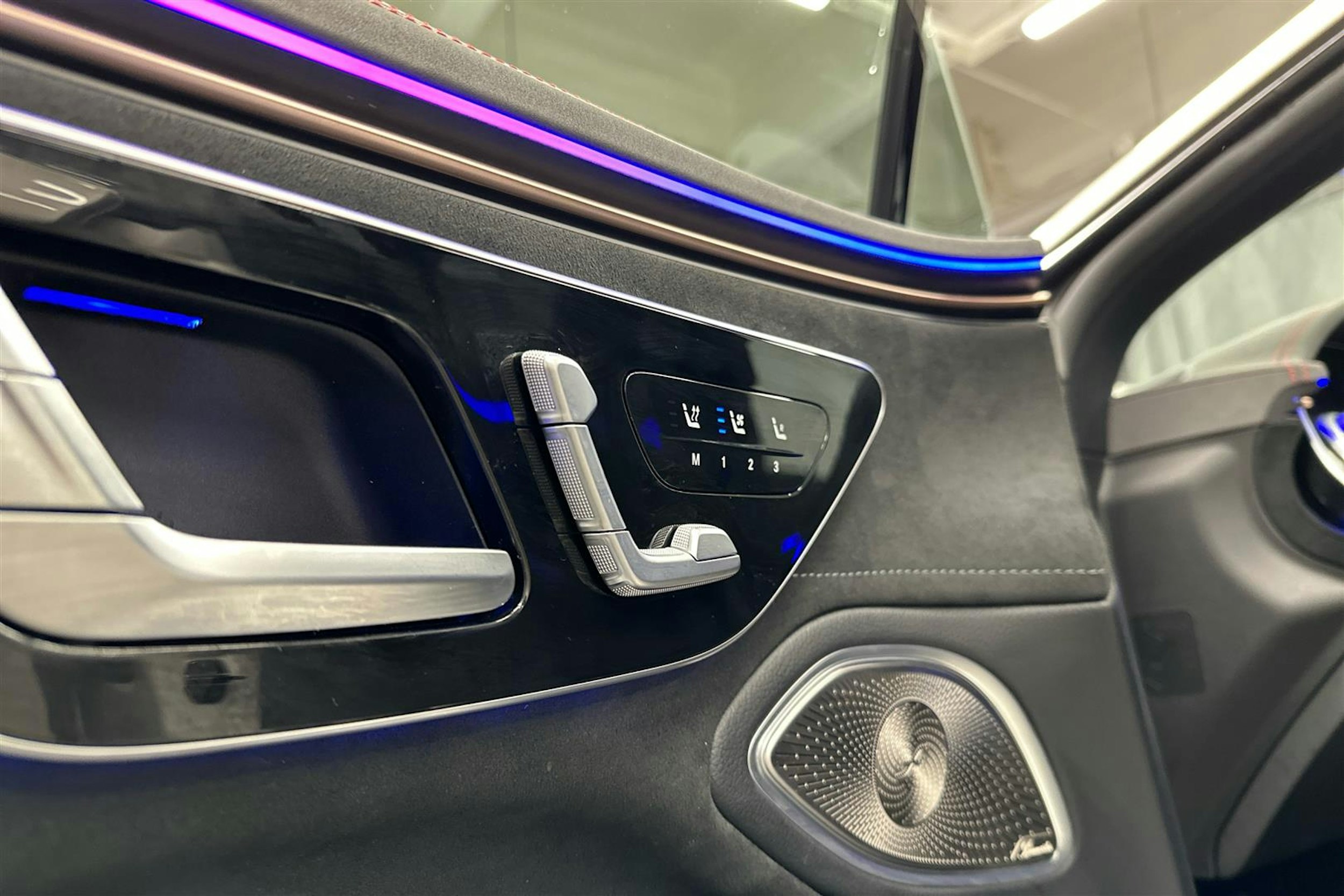 valkoinen Mercedes-Benz EQS 2022 kuva 23.