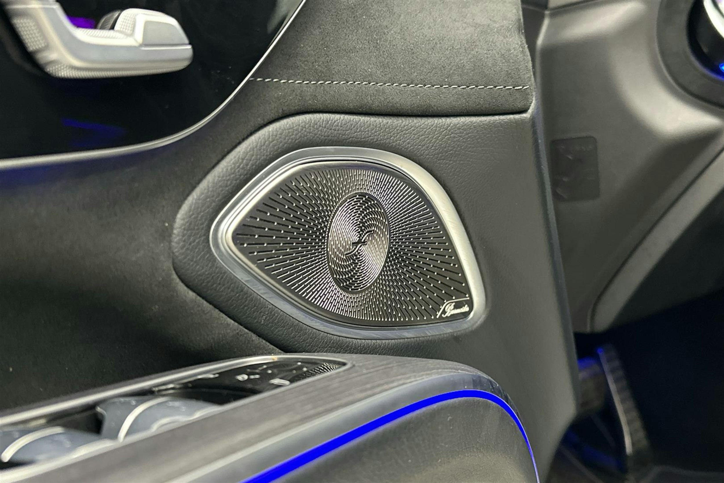 valkoinen Mercedes-Benz EQS 2022 kuva 24.