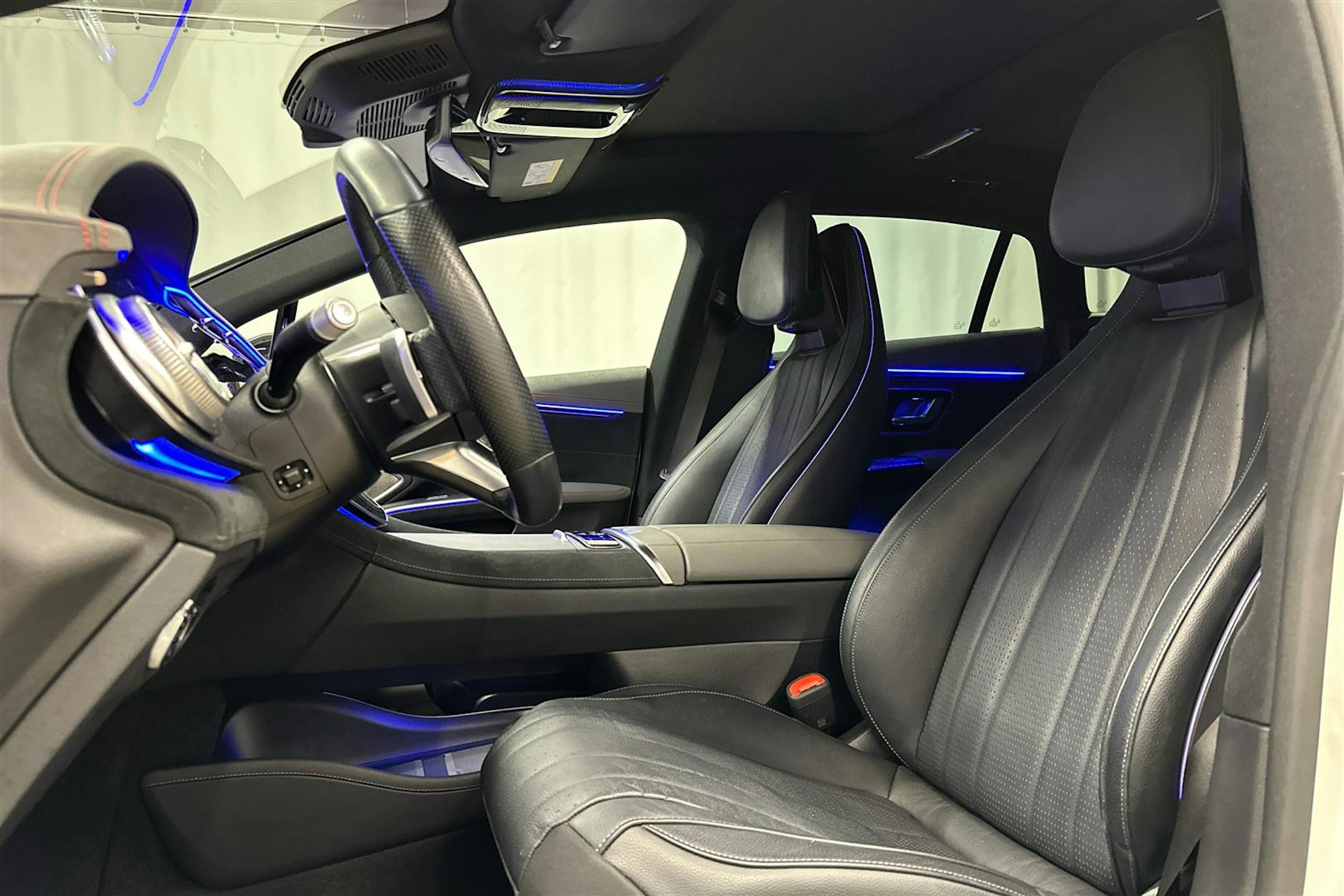 valkoinen Mercedes-Benz EQS 2022 kuva 25.