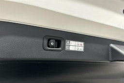 valkoinen Mercedes-Benz EQS 2022 kuva 31.
