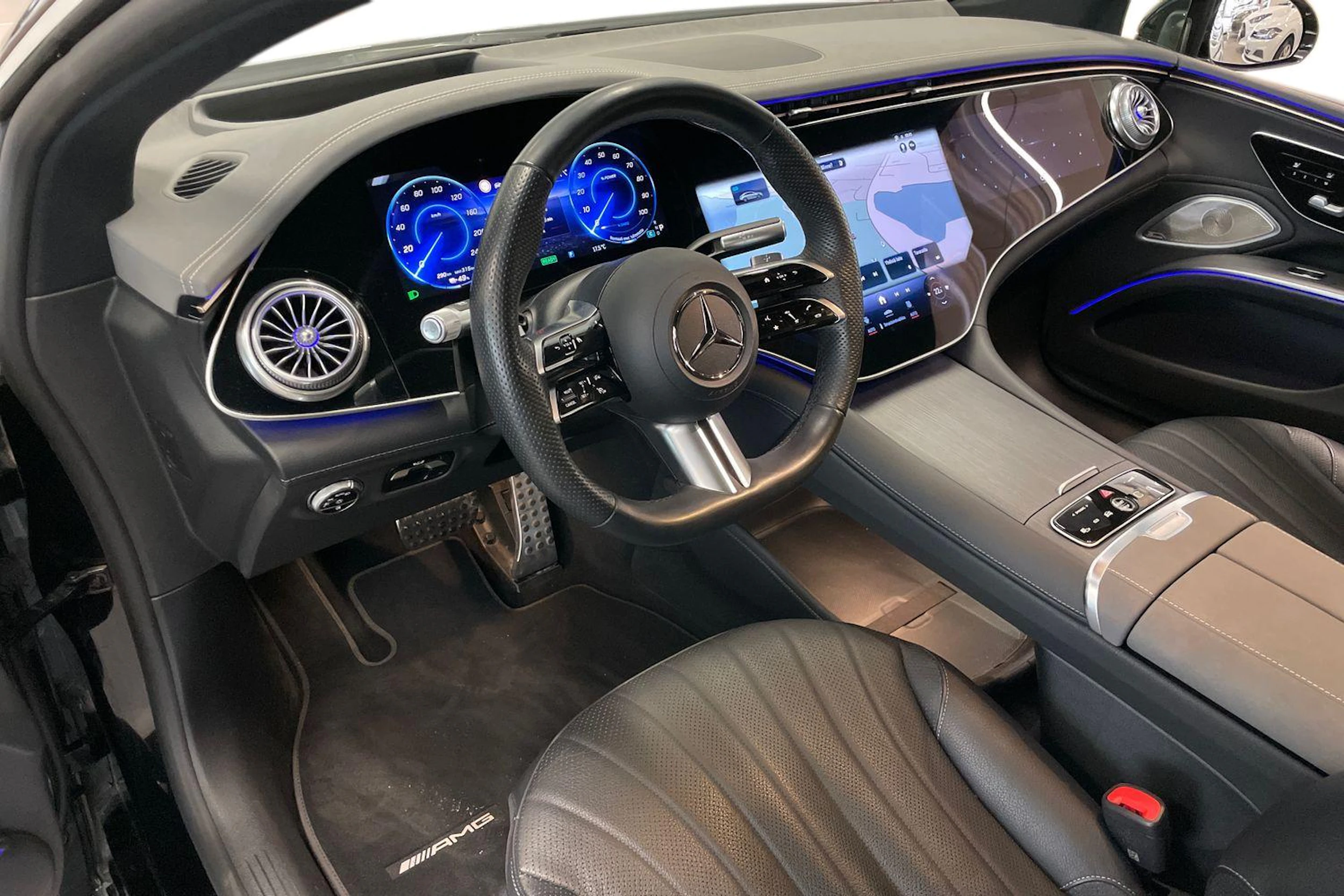 Musta Mercedes-Benz EQS 2023 kuva 6.