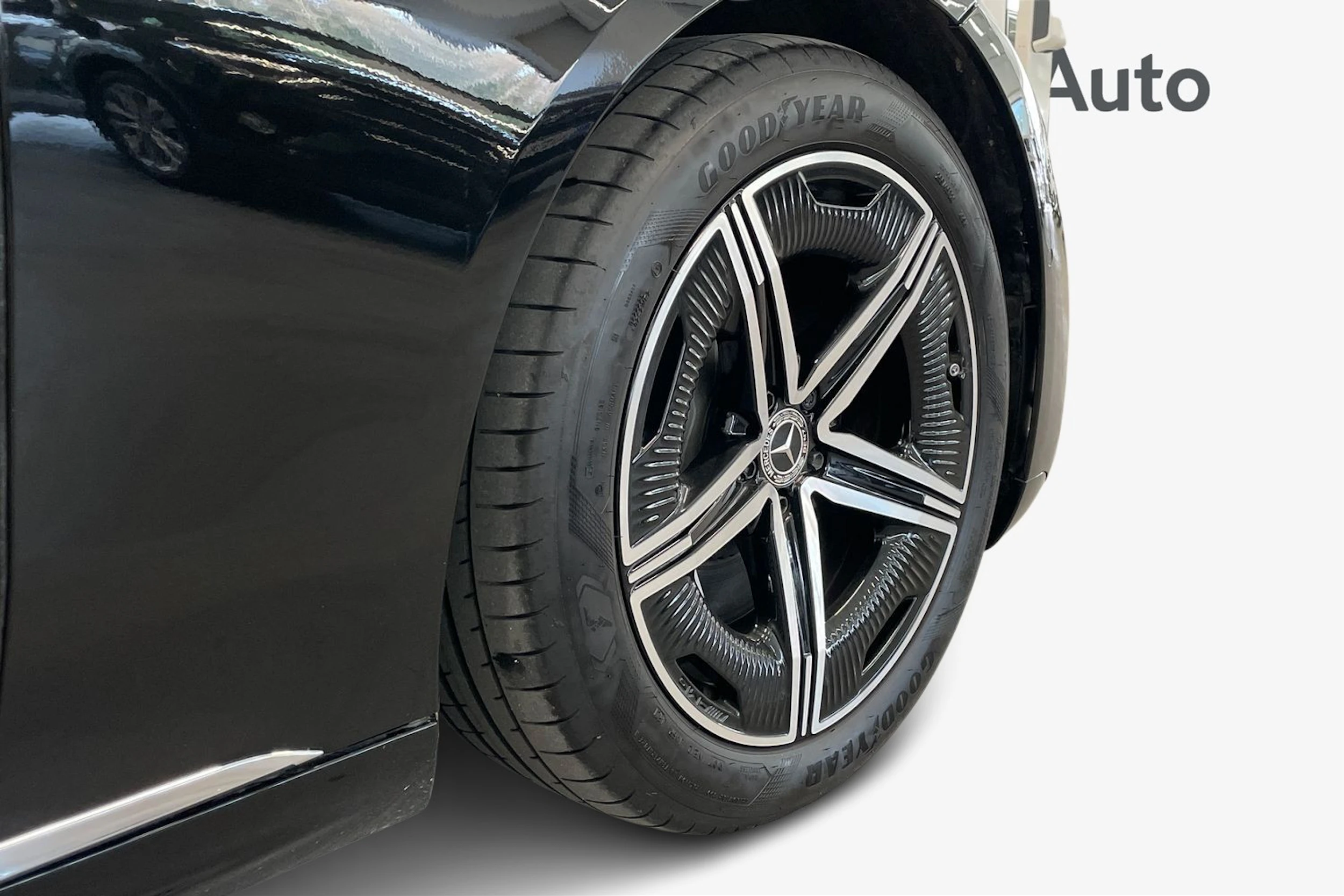 Musta Mercedes-Benz EQS 2023 kuva 9.