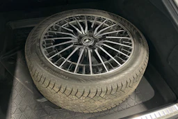 Musta Mercedes-Benz EQS 2023 kuva 10.
