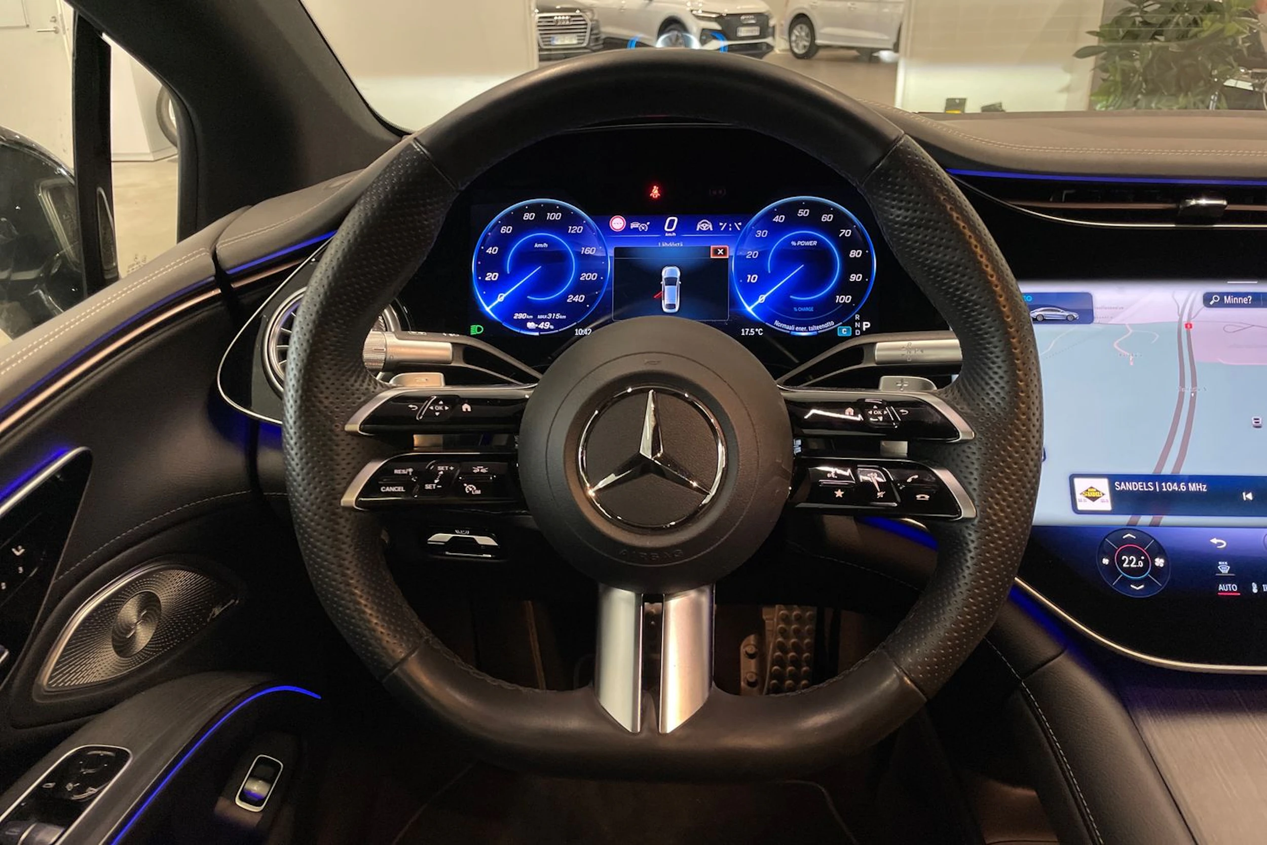Musta Mercedes-Benz EQS 2023 kuva 14.