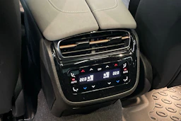 Musta Mercedes-Benz EQS 2023 kuva 16.