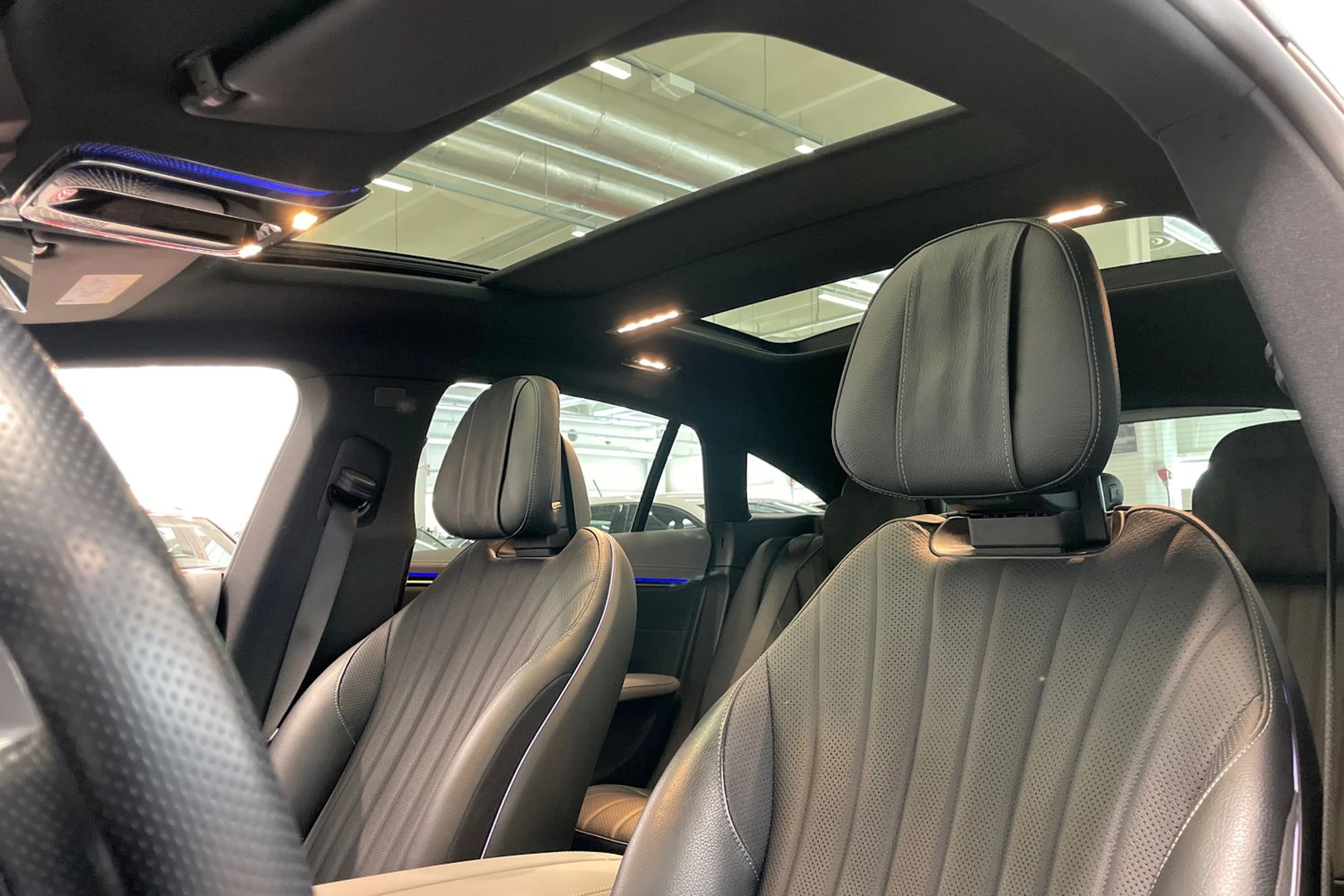 Musta Mercedes-Benz EQS 2023 kuva 19.