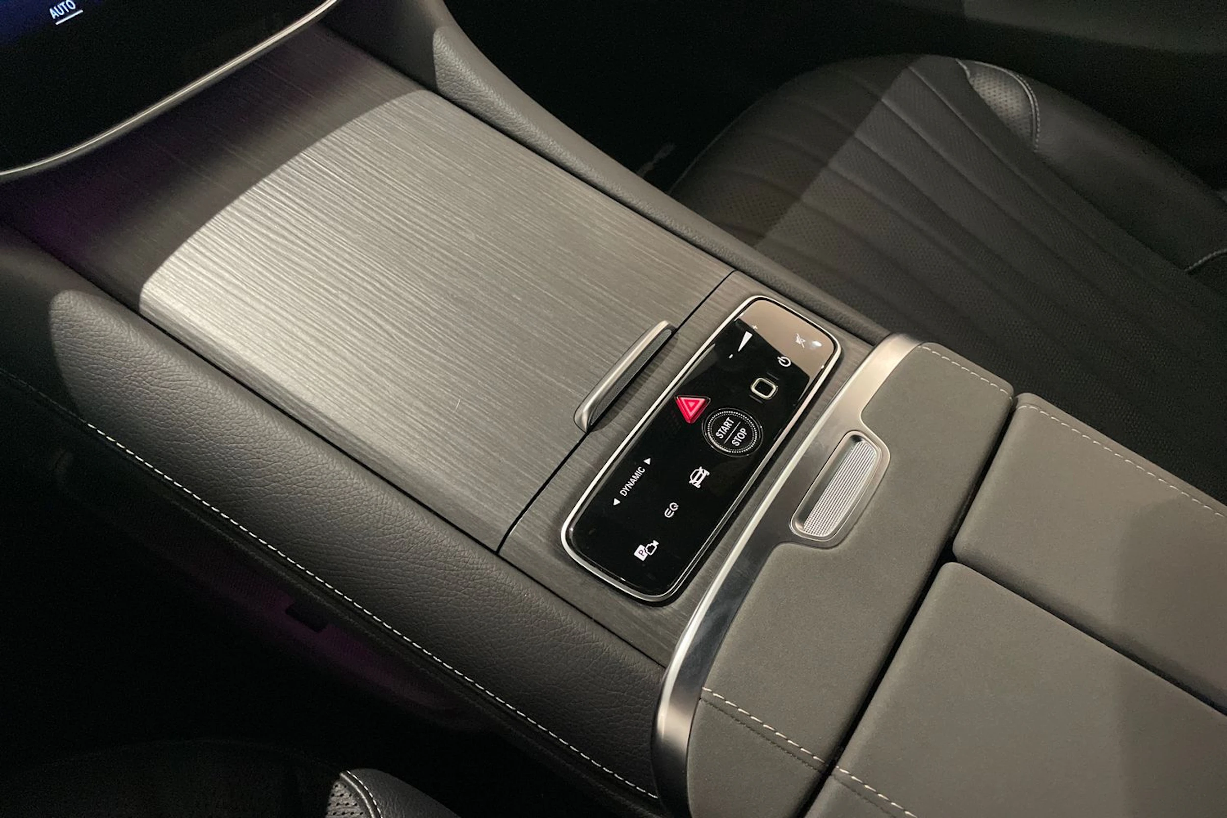 Musta Mercedes-Benz EQS 2023 kuva 31.