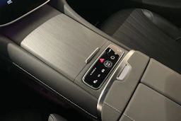 Musta Mercedes-Benz EQS 2023 kuva 31.