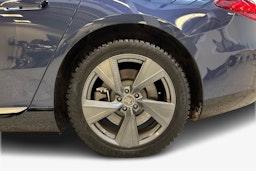 sininen Mercedes-Benz EQS 2023 kuva 11.