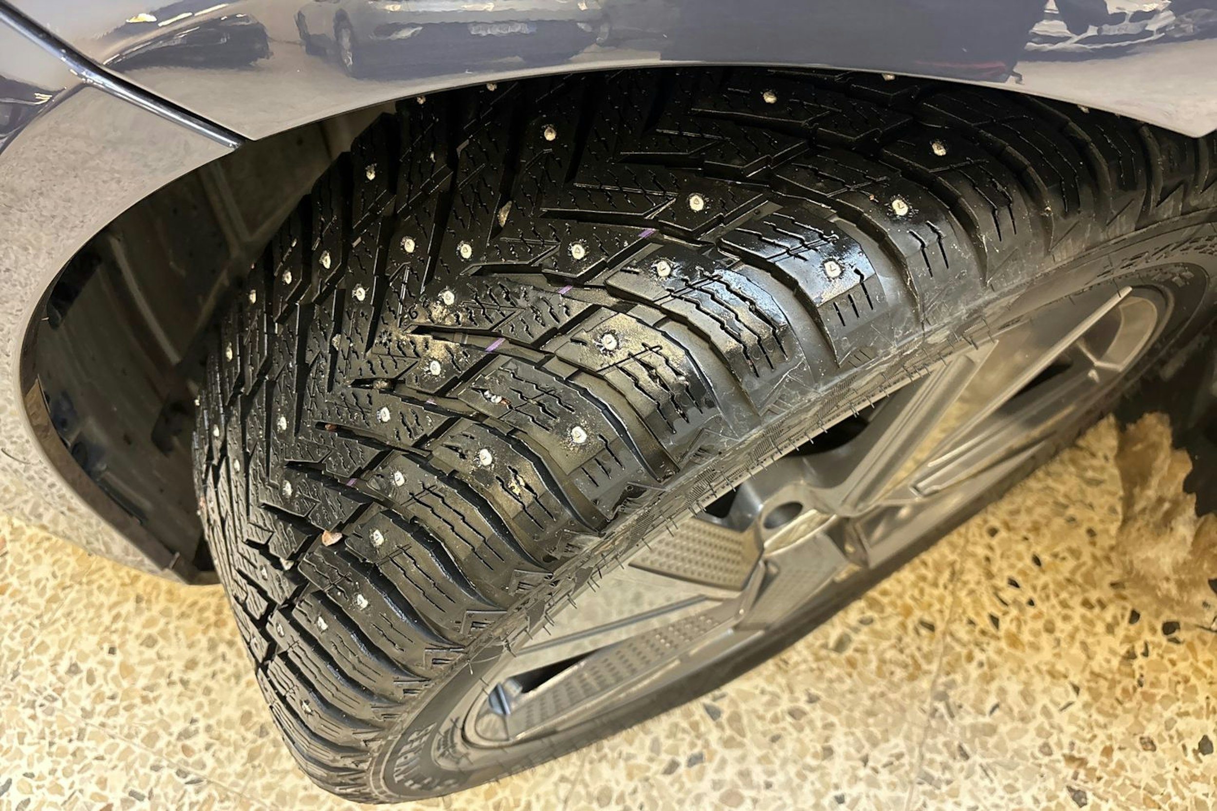 sininen Mercedes-Benz EQS 2023 kuva 13.