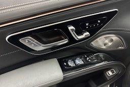 sininen Mercedes-Benz EQS 2023 kuva 20.