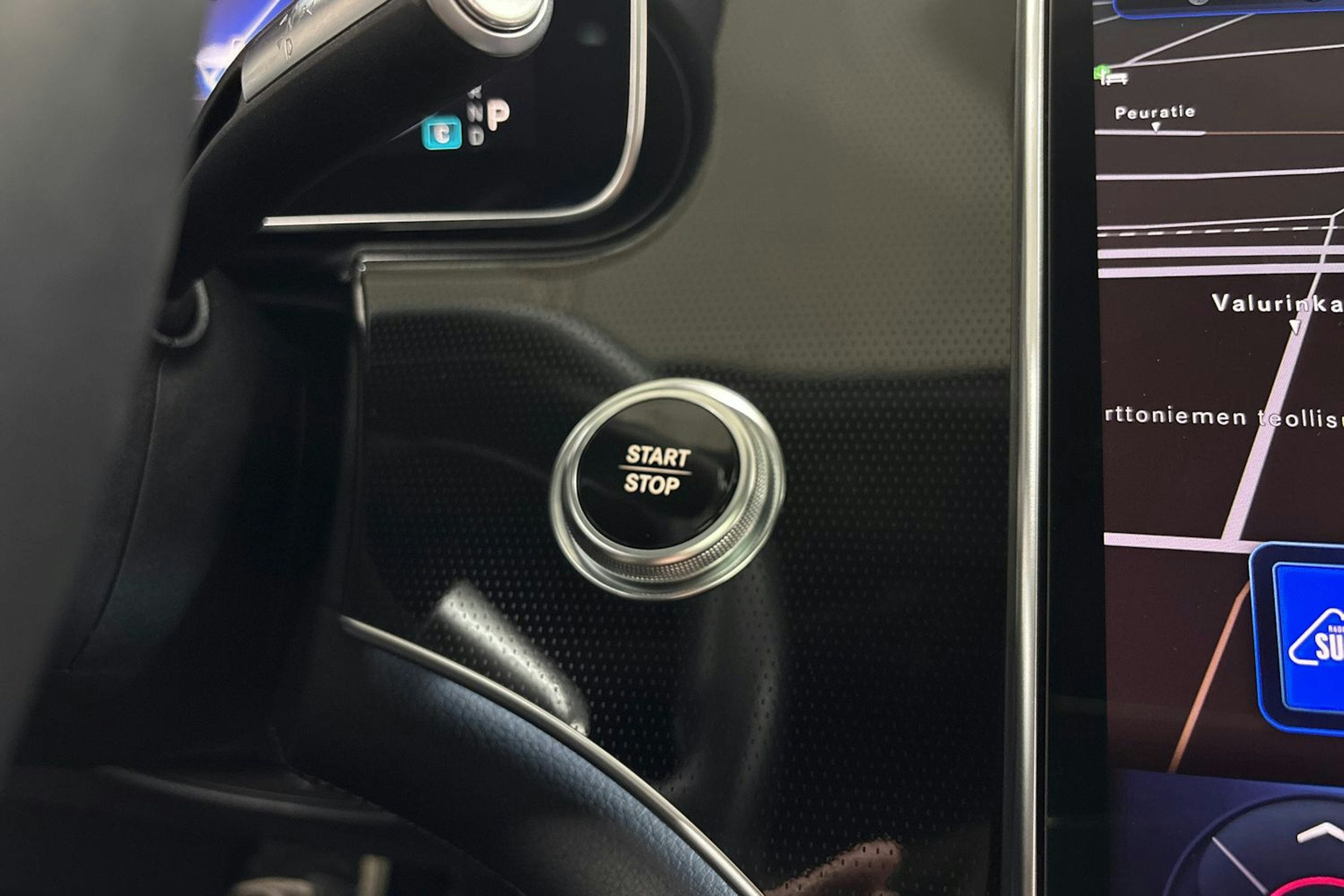 sininen Mercedes-Benz EQS 2023 kuva 24.