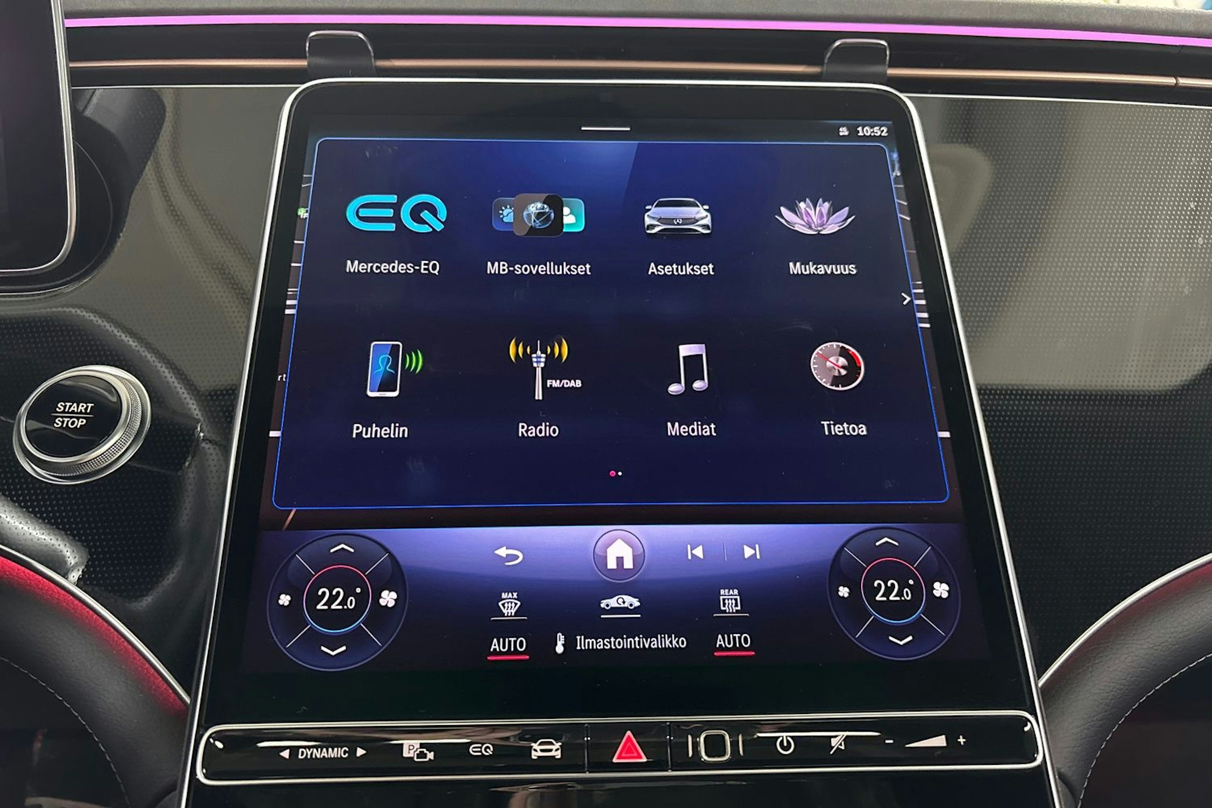 sininen Mercedes-Benz EQS 2023 kuva 26.