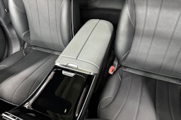 sininen Mercedes-Benz EQS 2023 kuva 28.