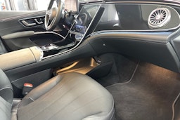 sininen Mercedes-Benz EQS 2023 kuva 29.