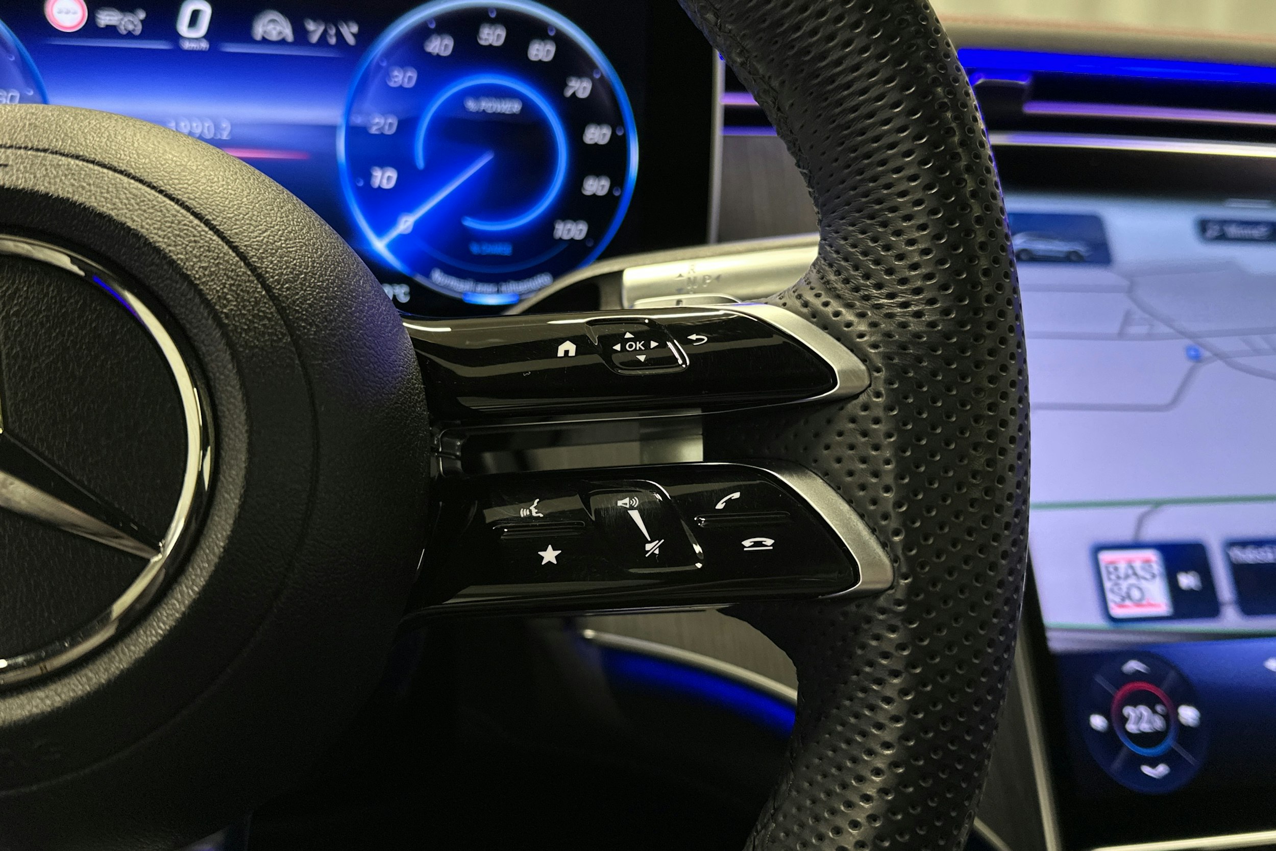 harmaa Mercedes-Benz EQS SUV 2023 kuva 15.