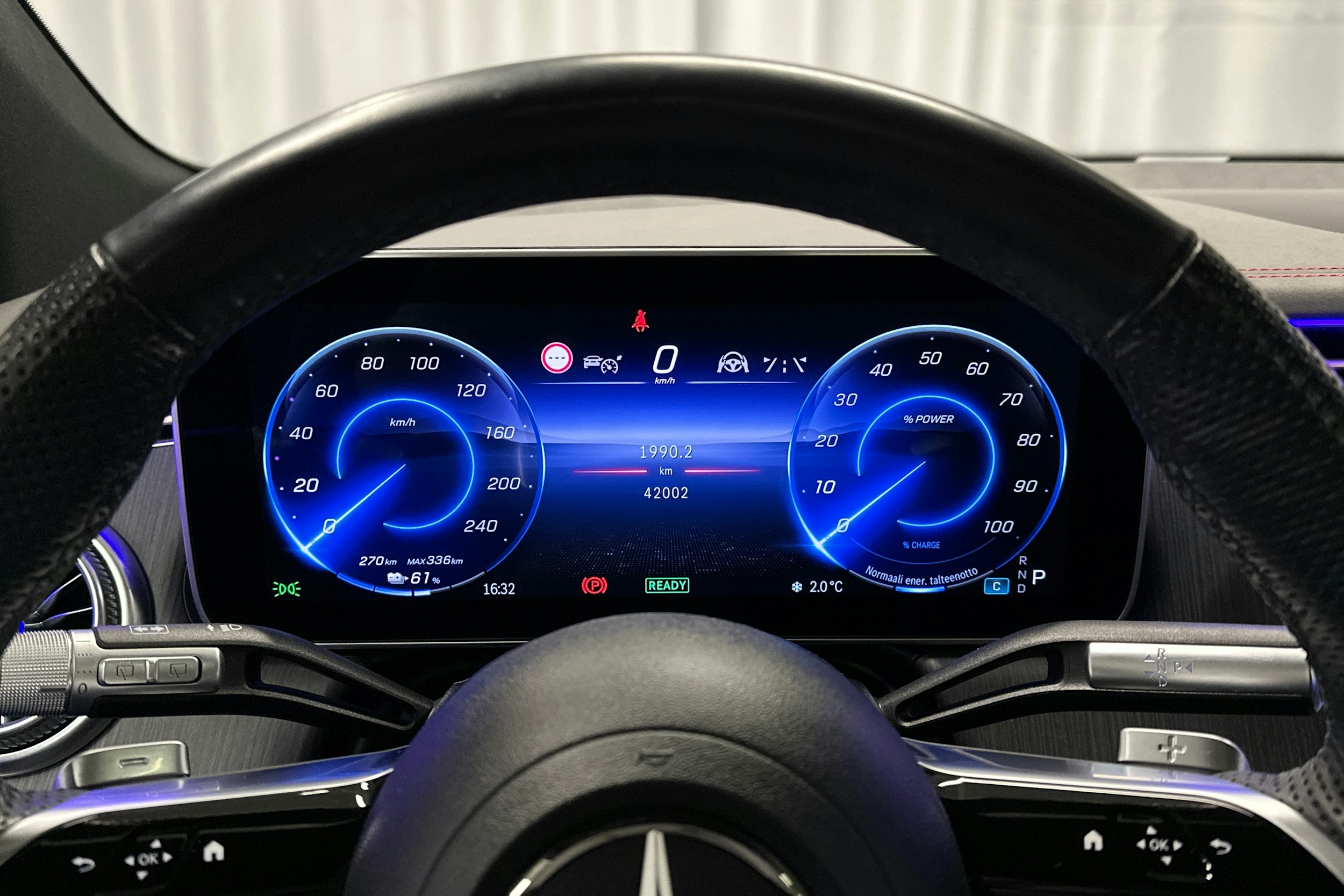 harmaa Mercedes-Benz EQS SUV 2023 kuva 16.