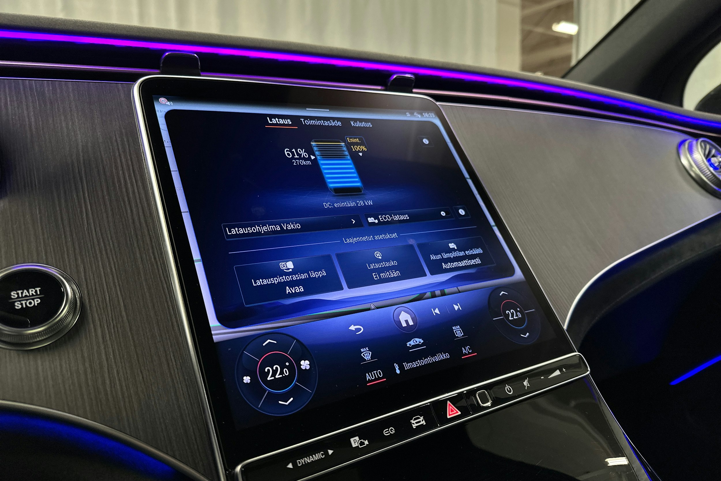 harmaa Mercedes-Benz EQS SUV 2023 kuva 19.