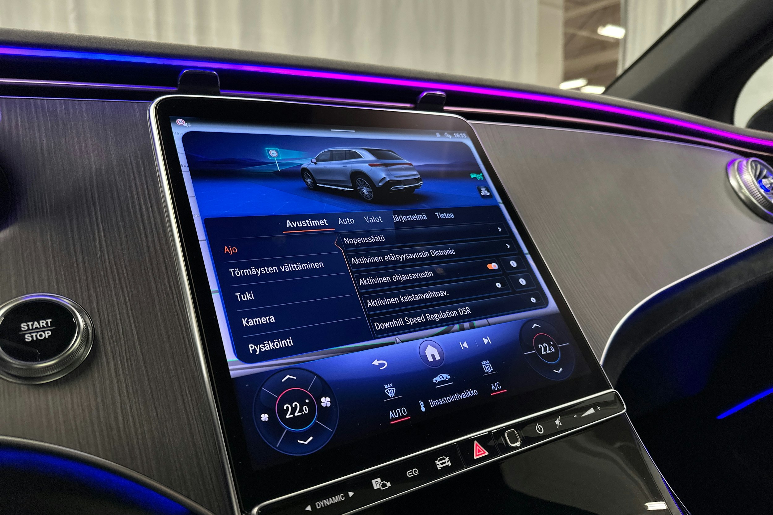 harmaa Mercedes-Benz EQS SUV 2023 kuva 20.