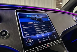 harmaa Mercedes-Benz EQS SUV 2023 kuva 20.