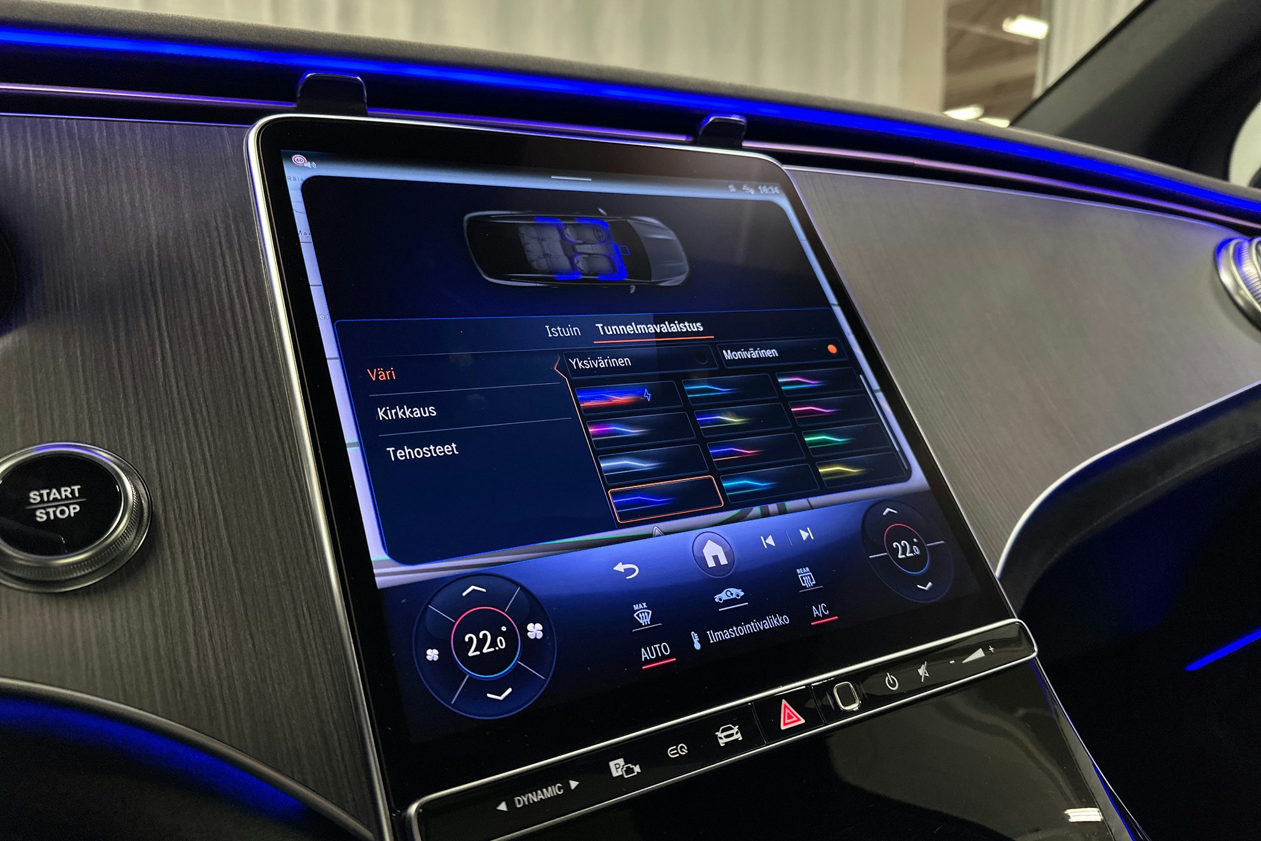 harmaa Mercedes-Benz EQS SUV 2023 kuva 23.