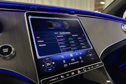 harmaa Mercedes-Benz EQS SUV 2023 kuva 23.