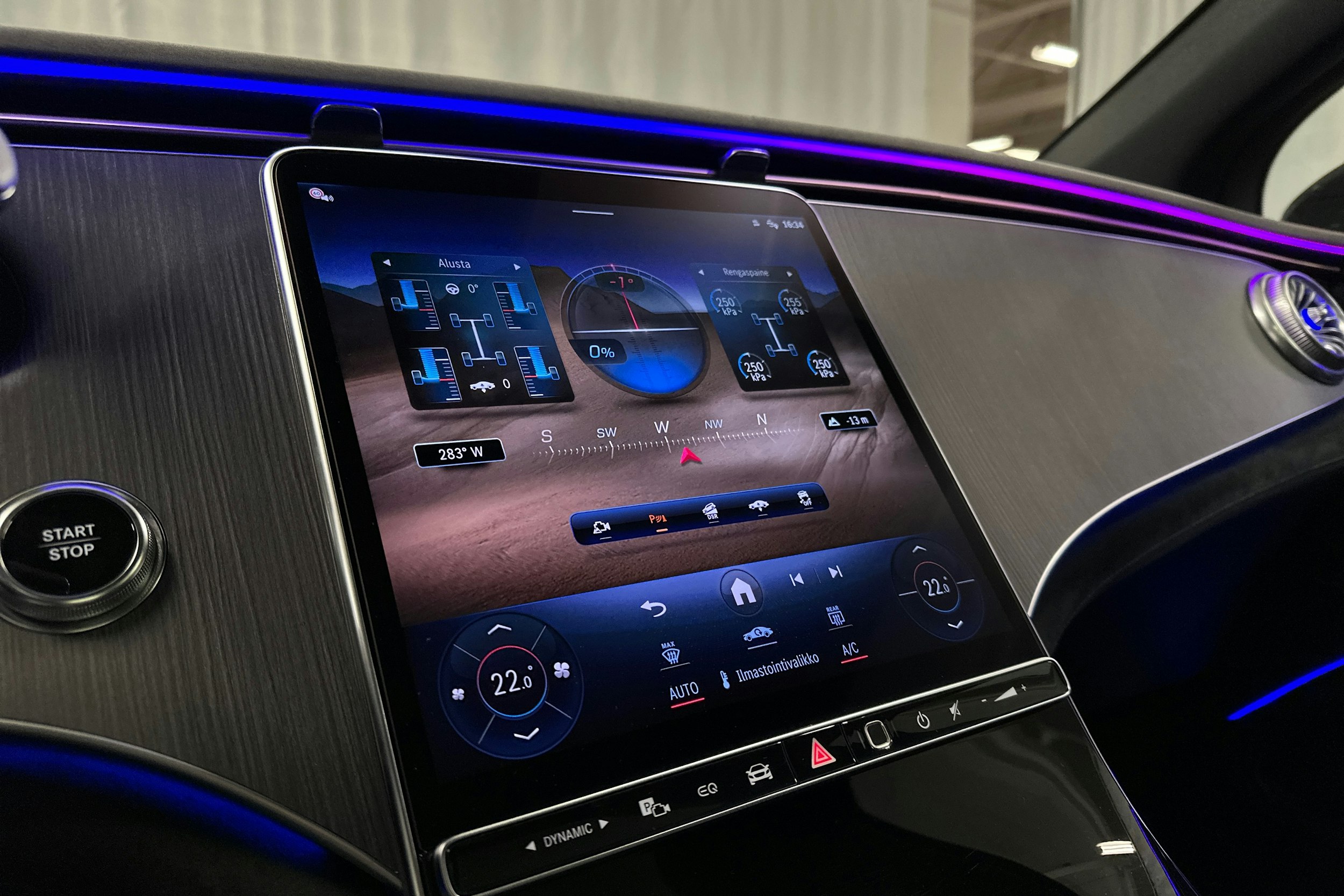 harmaa Mercedes-Benz EQS SUV 2023 kuva 25.