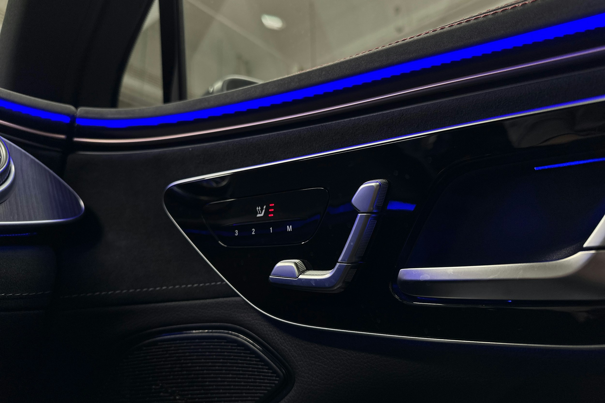 harmaa Mercedes-Benz EQS SUV 2023 kuva 27.