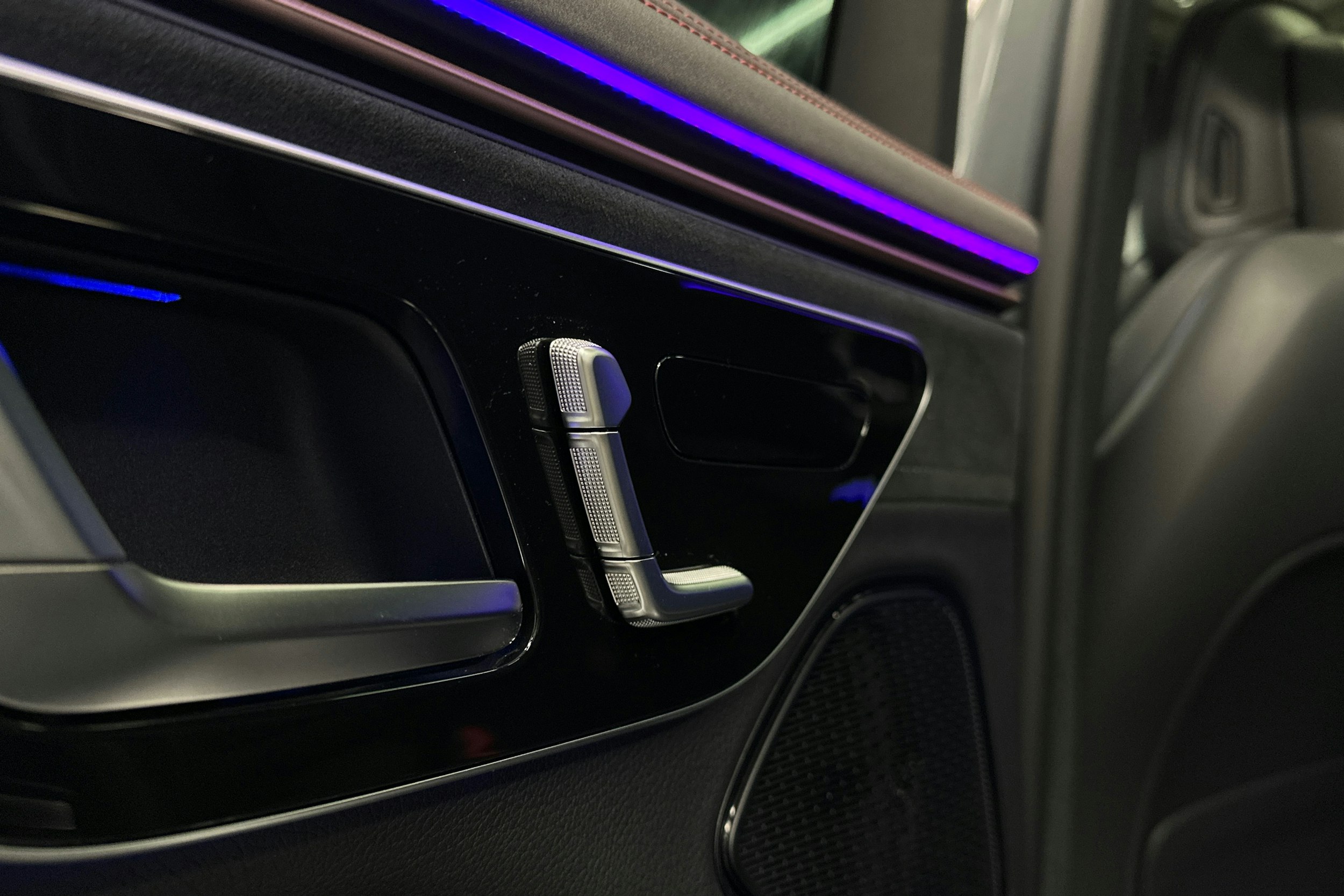 harmaa Mercedes-Benz EQS SUV 2023 kuva 30.