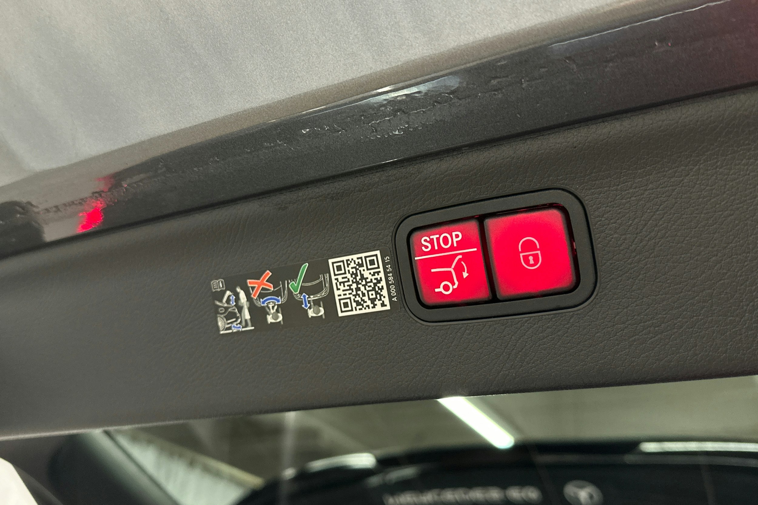 harmaa Mercedes-Benz EQS SUV 2023 kuva 32.