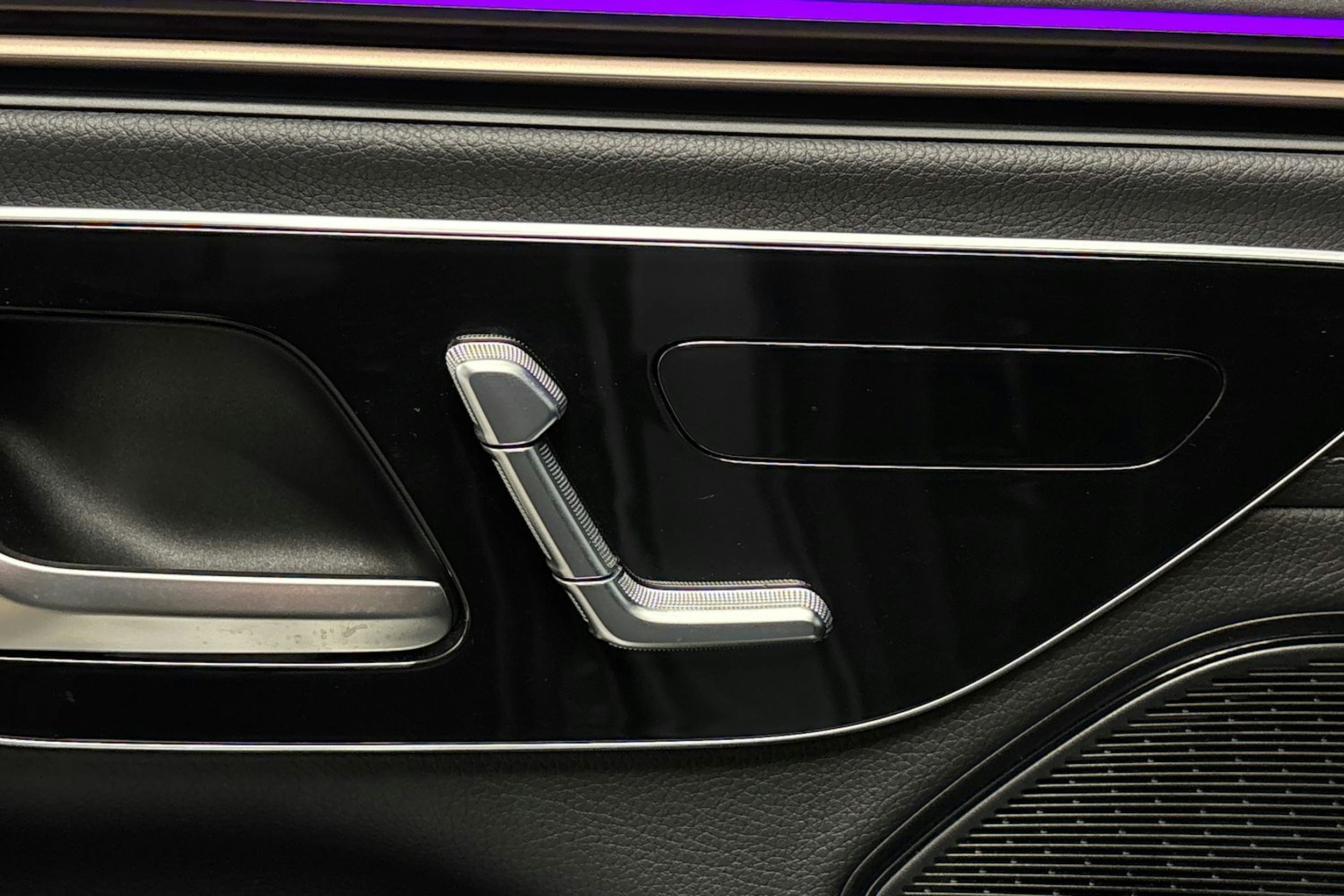 Harmaa Mercedes-Benz EQS SUV 2023 kuva 14.