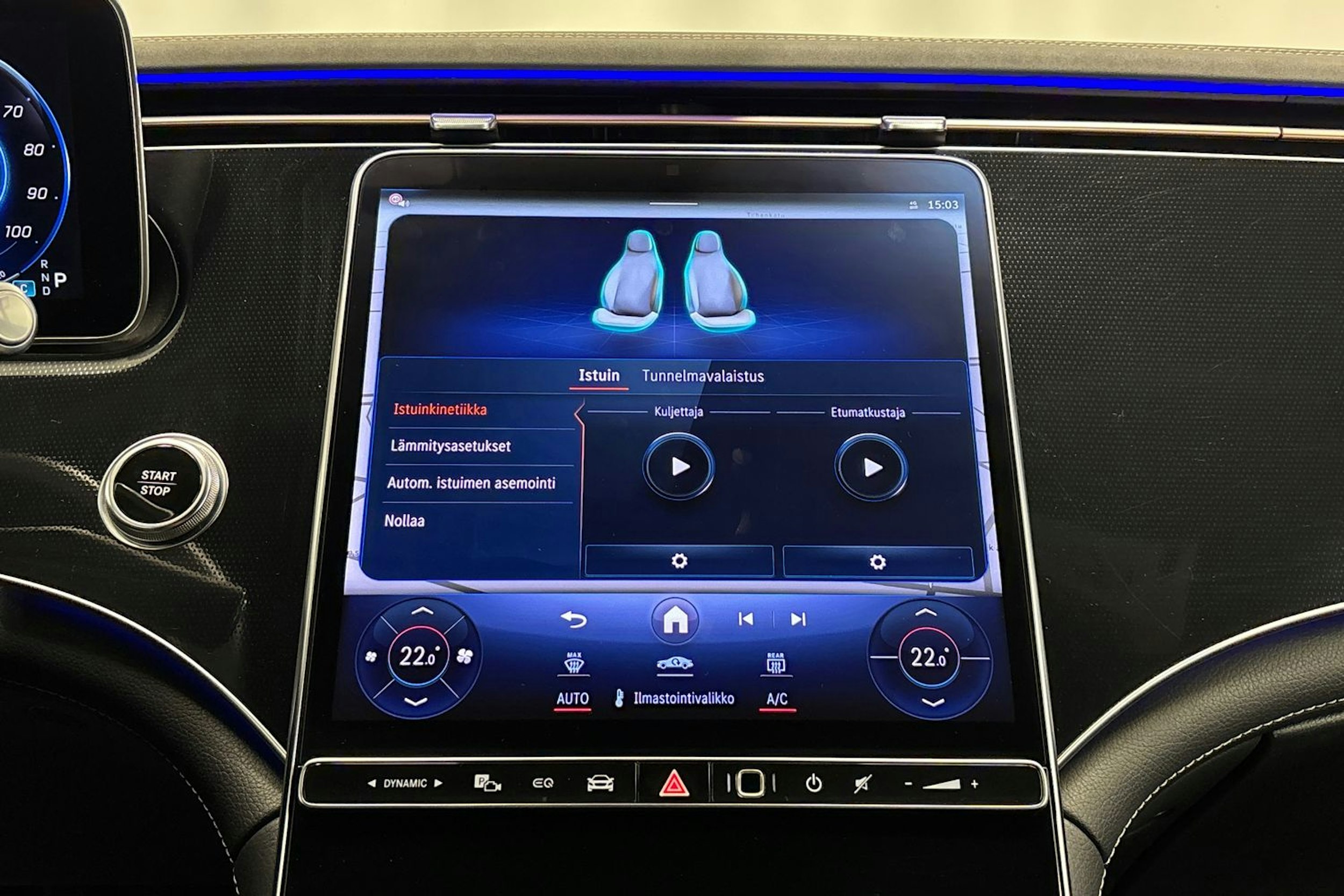 Harmaa Mercedes-Benz EQS SUV 2023 kuva 23.