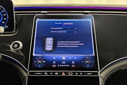 Harmaa Mercedes-Benz EQS SUV 2023 kuva 24.