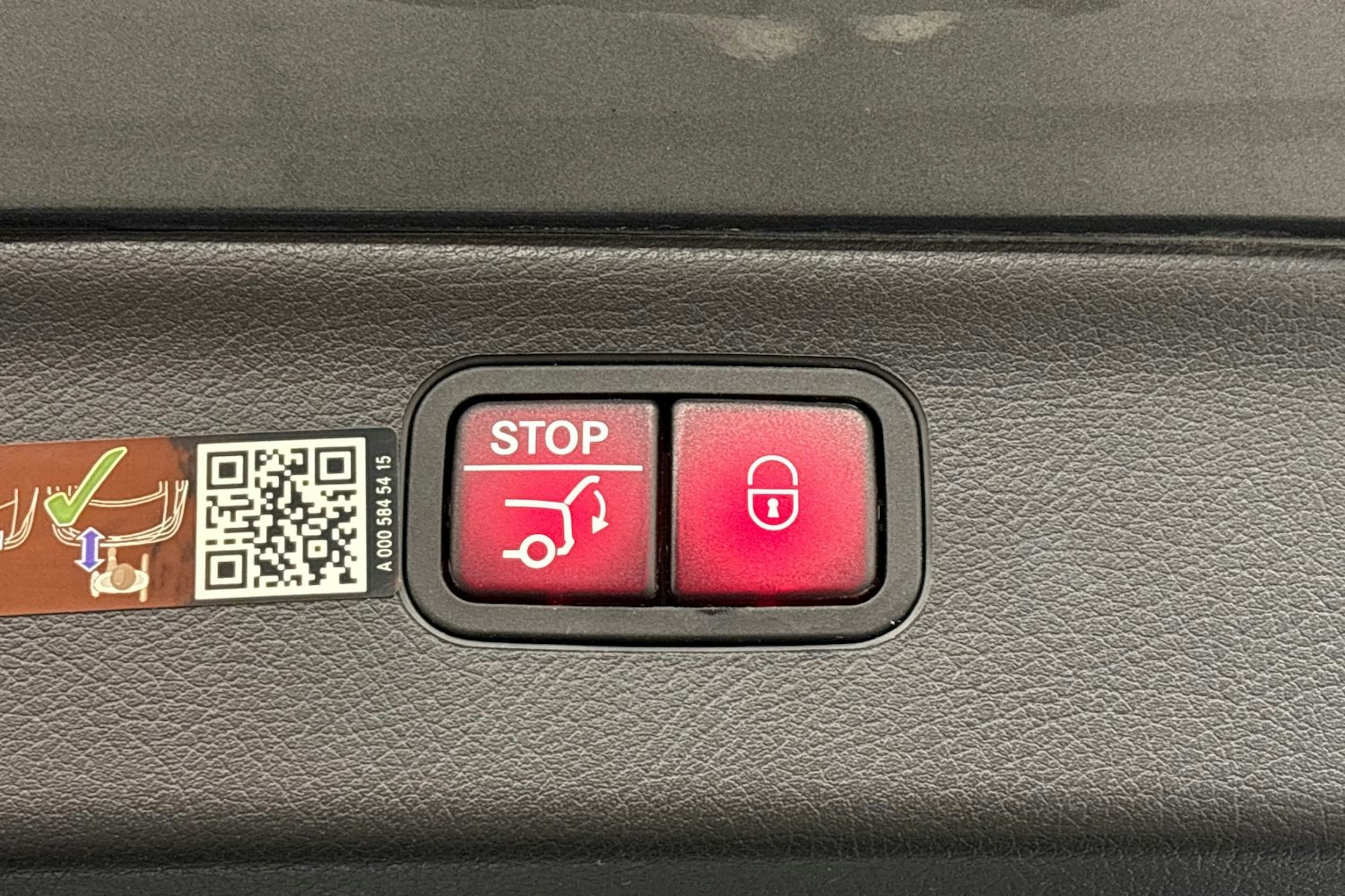 Harmaa Mercedes-Benz EQS SUV 2023 kuva 28.