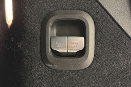 Harmaa Mercedes-Benz EQS SUV 2023 kuva 29.