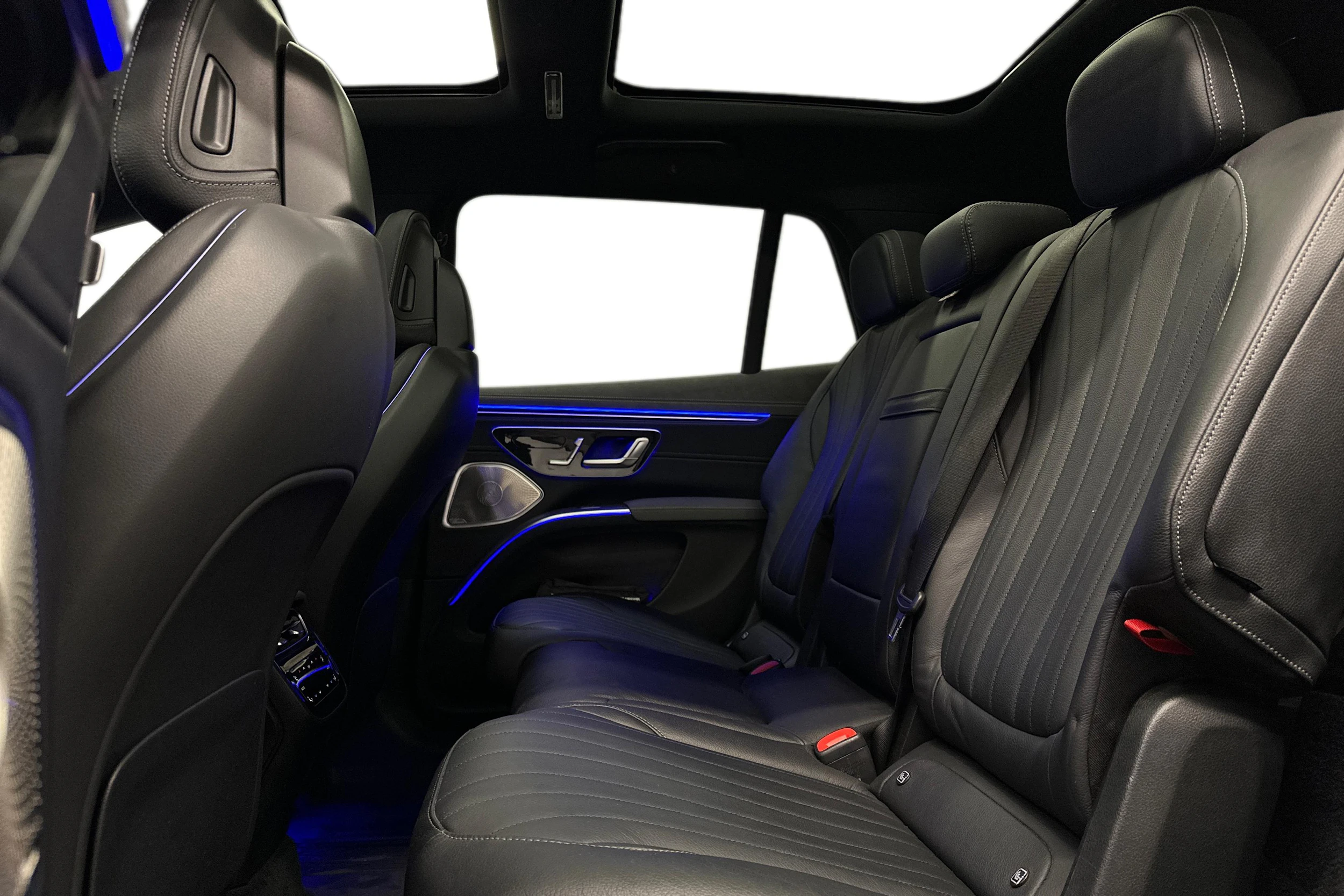 harmaa Mercedes-Benz EQS SUV 2023 kuva 11.