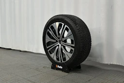 harmaa Mercedes-Benz EQS SUV 2023 kuva 13.