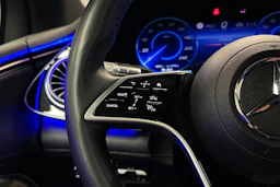 harmaa Mercedes-Benz EQS SUV 2023 kuva 15.
