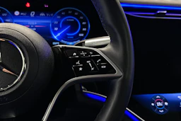 harmaa Mercedes-Benz EQS SUV 2023 kuva 16.