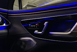 harmaa Mercedes-Benz EQS SUV 2023 kuva 29.