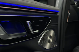 harmaa Mercedes-Benz EQS SUV 2023 kuva 34.