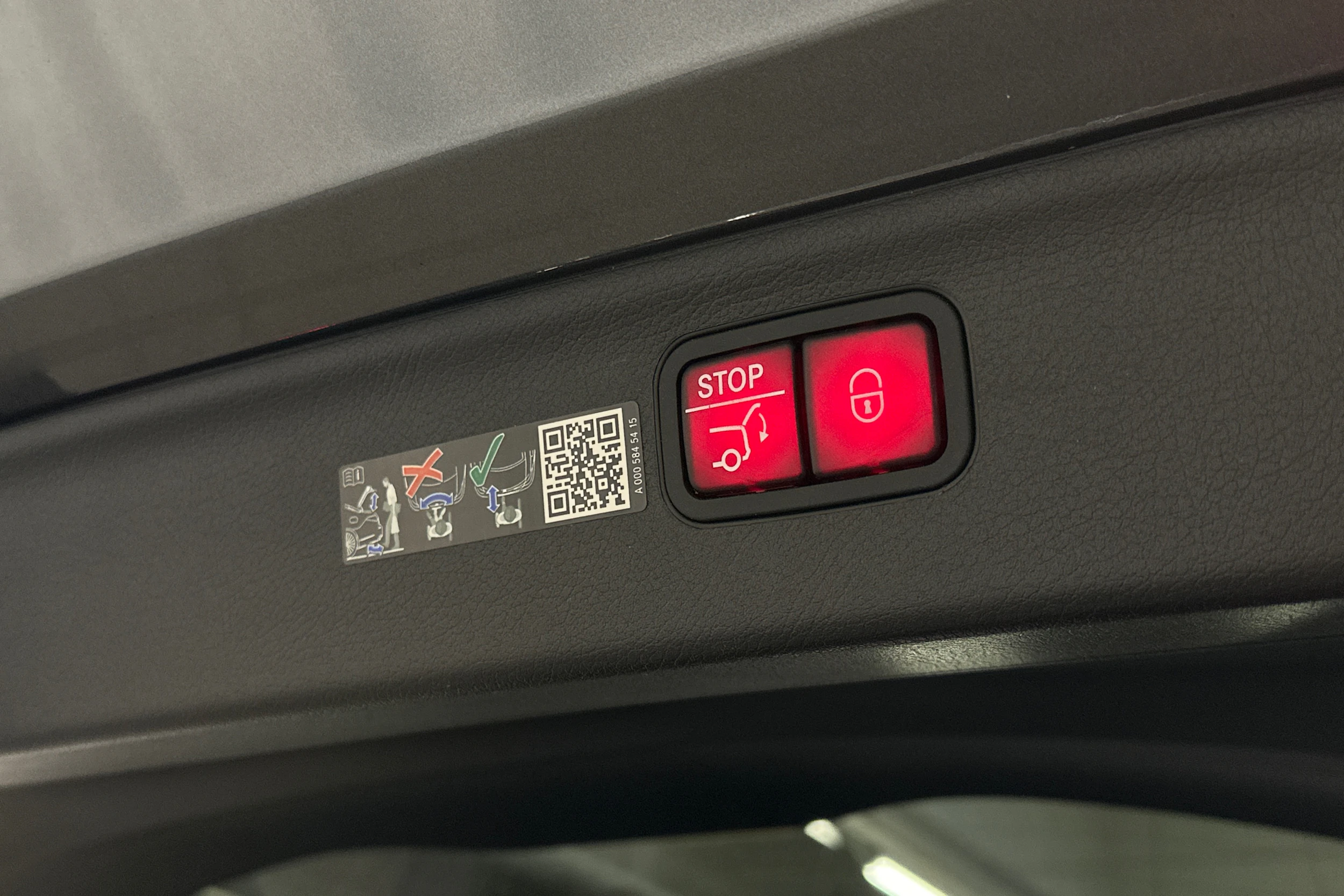harmaa Mercedes-Benz EQS SUV 2023 kuva 38.