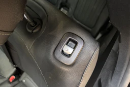 musta Mercedes-Benz EQS SUV 2023 kuva 16.