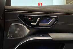 musta Mercedes-Benz EQS SUV 2023 kuva 19.