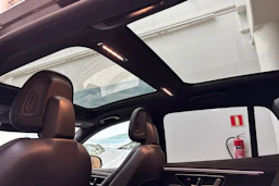 musta Mercedes-Benz EQS SUV 2023 kuva 22.