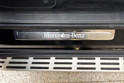 musta Mercedes-Benz EQS SUV 2023 kuva 24.