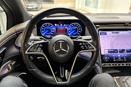 musta Mercedes-Benz EQS SUV 2023 kuva 25.